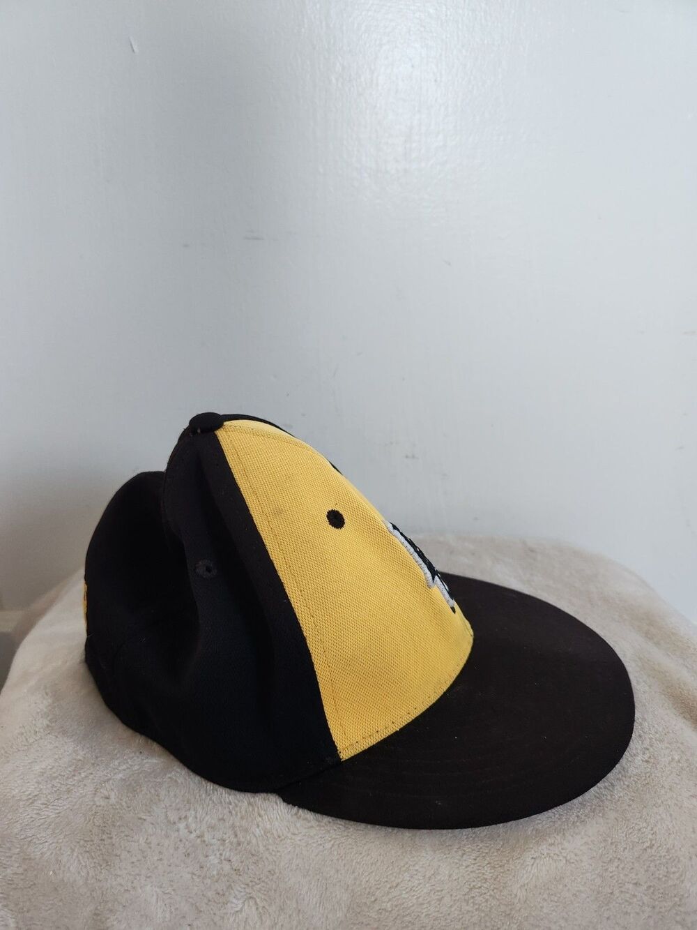 Battle Ground Tomahawks Hat OC Sports ProFlex Cap Black Yellow S/M Baseball GUC - Picture 4 of 8
